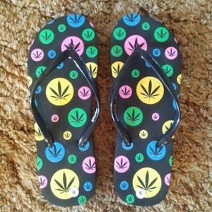 HB CALI 420 MARIJUANA SANDALS SIZE 8